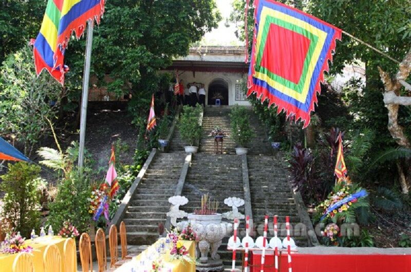 Learn Hanoi’s spiritual heritage with expert guidance